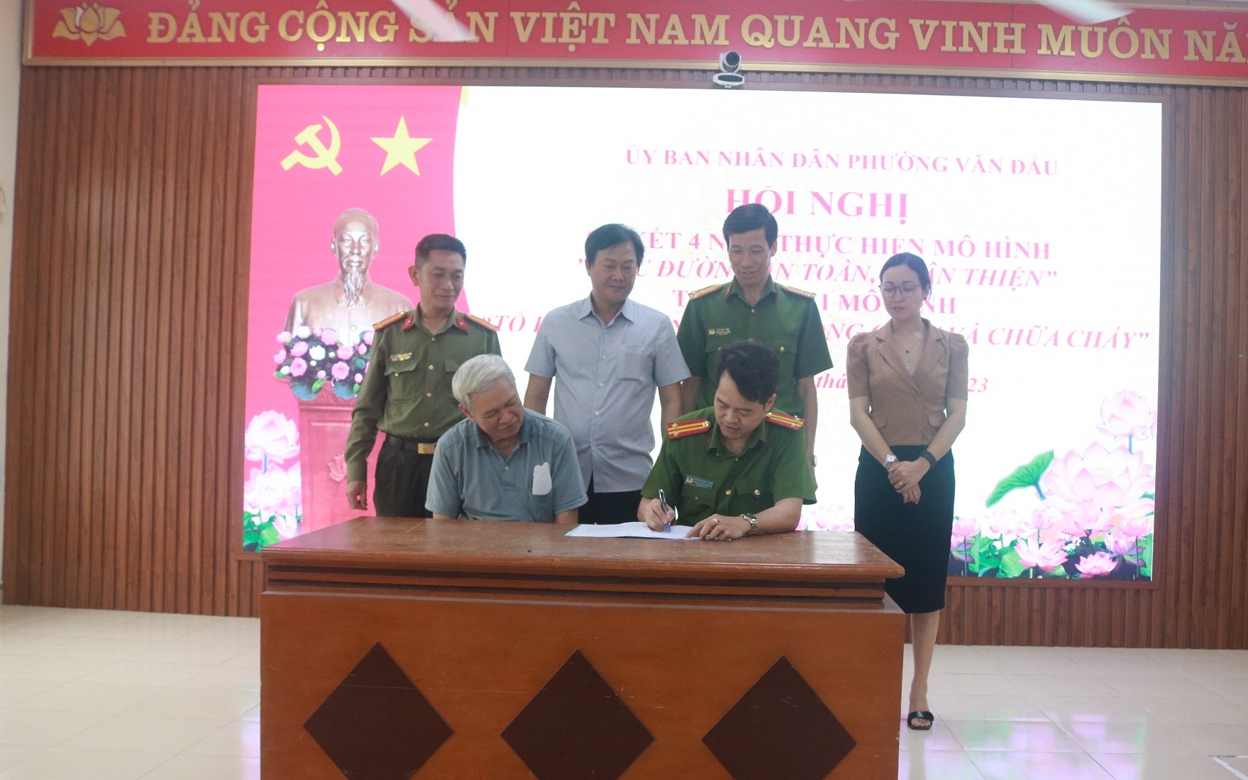 Phường Văn Đẩu (Kiến An):Sơ kết 4 năm thực hiện mô hình “Học đường an toàn, thân thiện” và ra mắt mô hình “Tổ liên gia an toàn phòng cháy, chữa cháy”